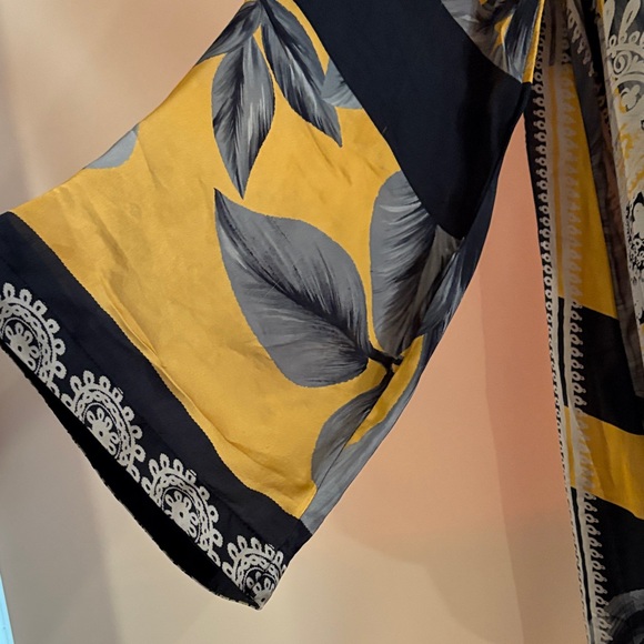 Sapphire Black and Gold Patterned Tunic suite - Picture 4 of 8